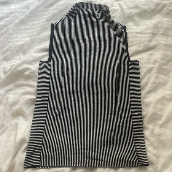INC INTERNATIONAL Black white striped sleeveless sweater top women's size large - Picture 1 of 5